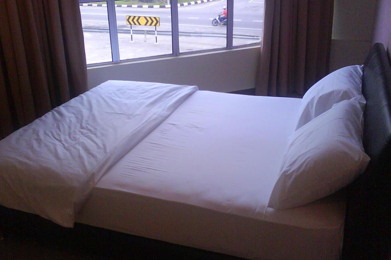 Oyo 90021 Star View Hotel Kampong Batu Tiga Exterior foto