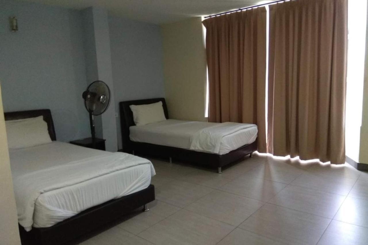 Oyo 90021 Star View Hotel Kampong Batu Tiga Exterior foto