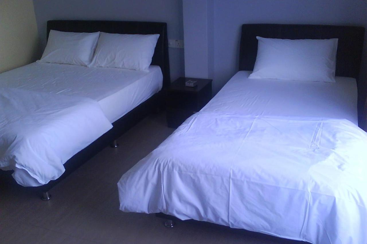 Oyo 90021 Star View Hotel Kampong Batu Tiga Exterior foto