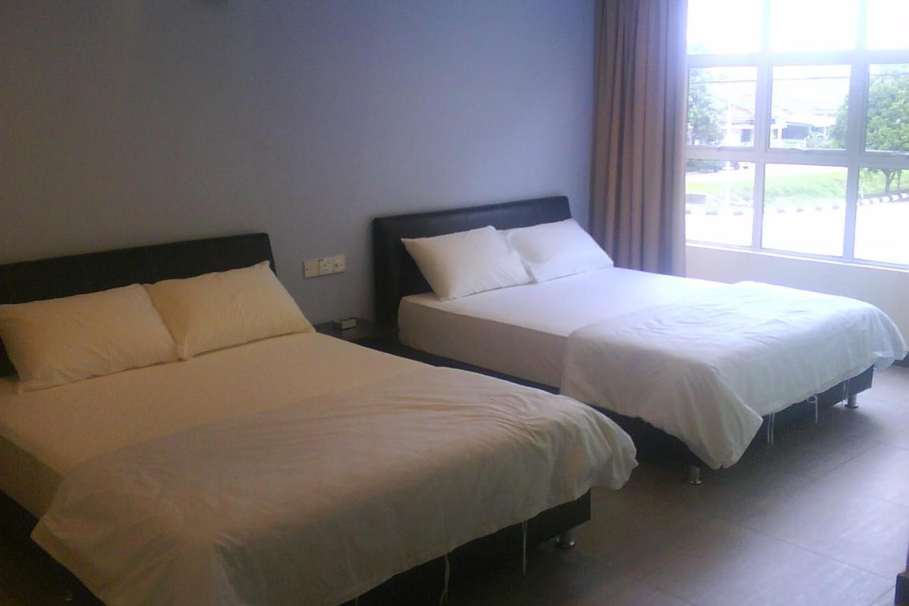 Oyo 90021 Star View Hotel Kampong Batu Tiga Quarto foto