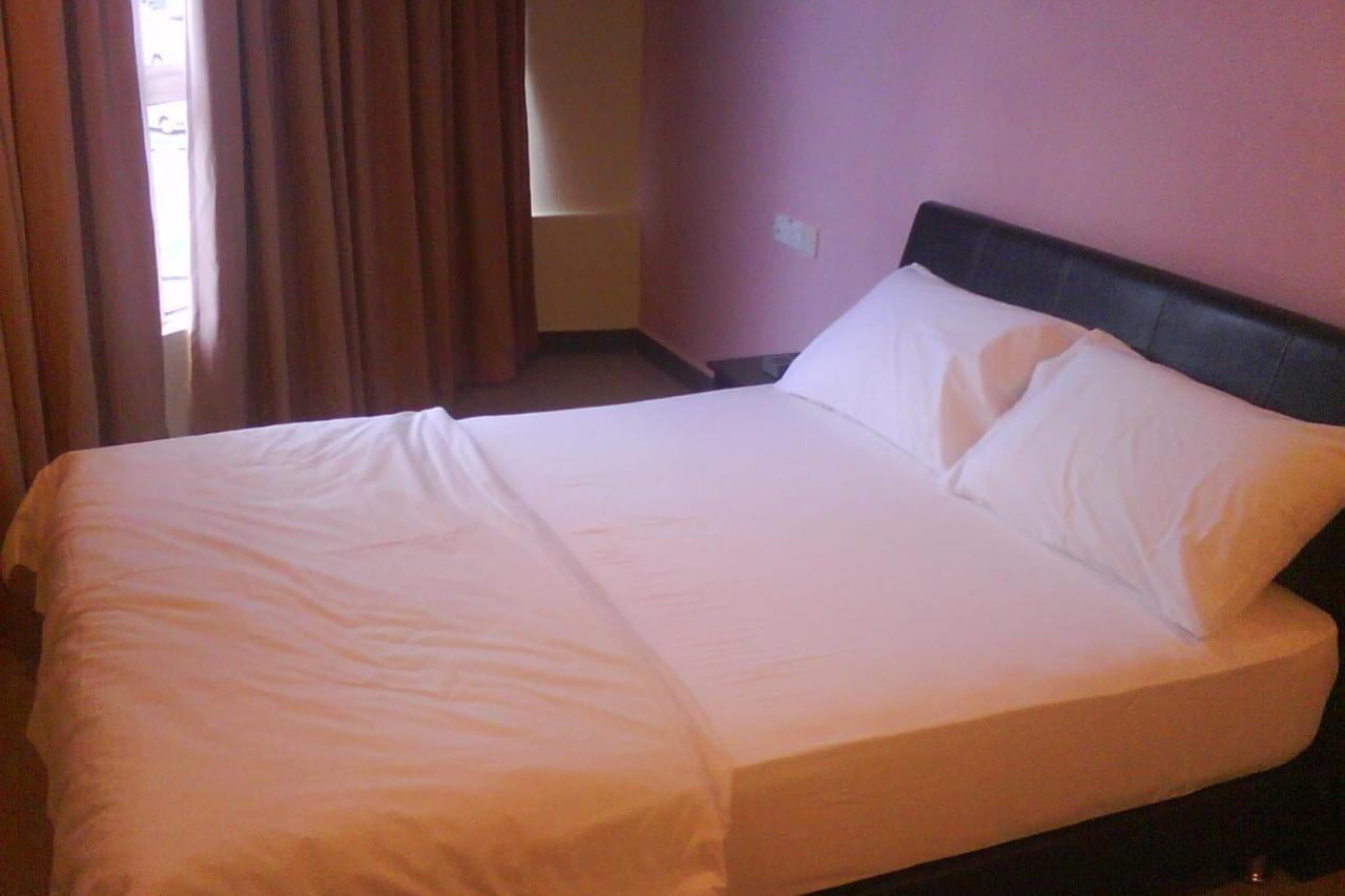 Oyo 90021 Star View Hotel Kampong Batu Tiga Exterior foto